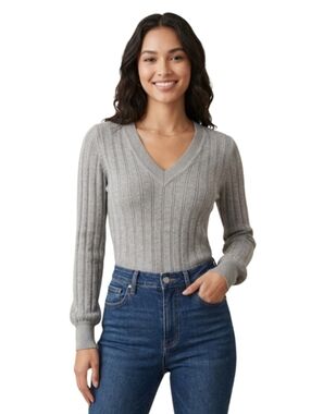 "Express" (XS) V-Neck Pretty Gray Sweater In Excellent Condition
